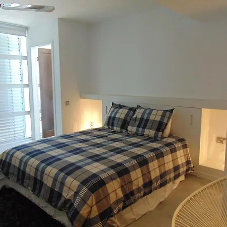 Luxury Penthouses Apartment *
